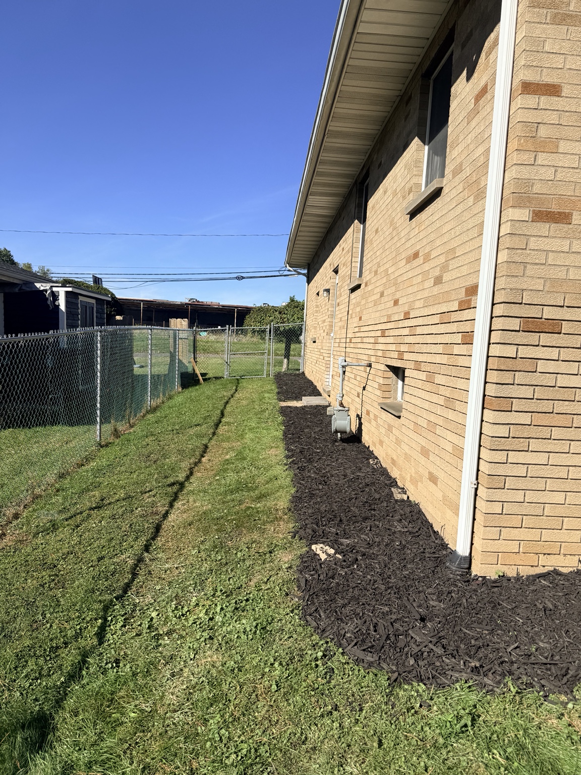 Clean finished mulch bed landscaping Canton OH